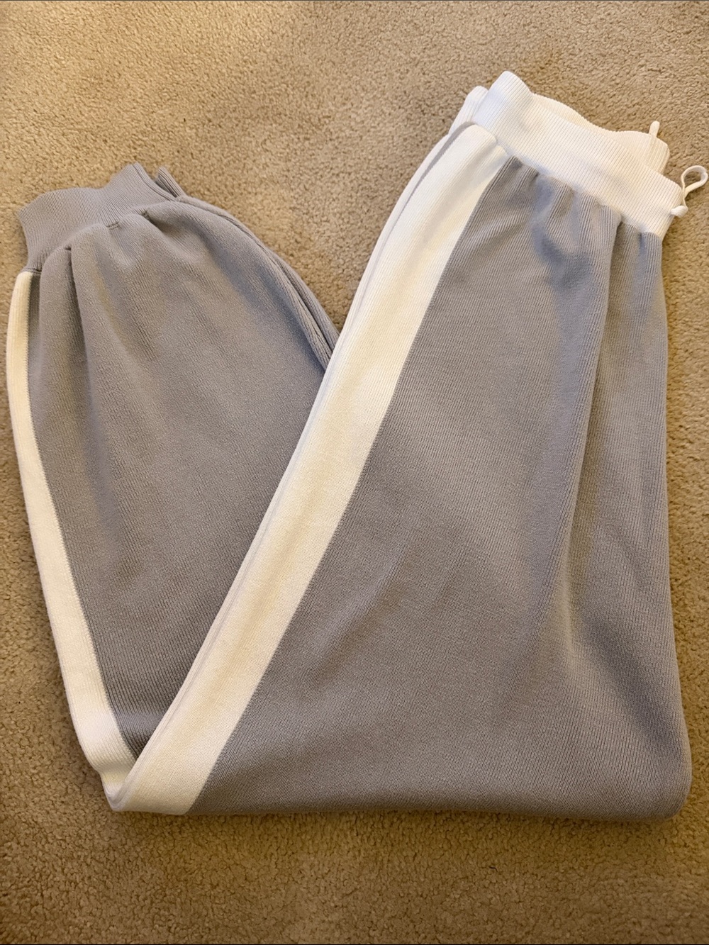🌺3/$20 Gray & White Knit Side-Stripe Jogger Pants